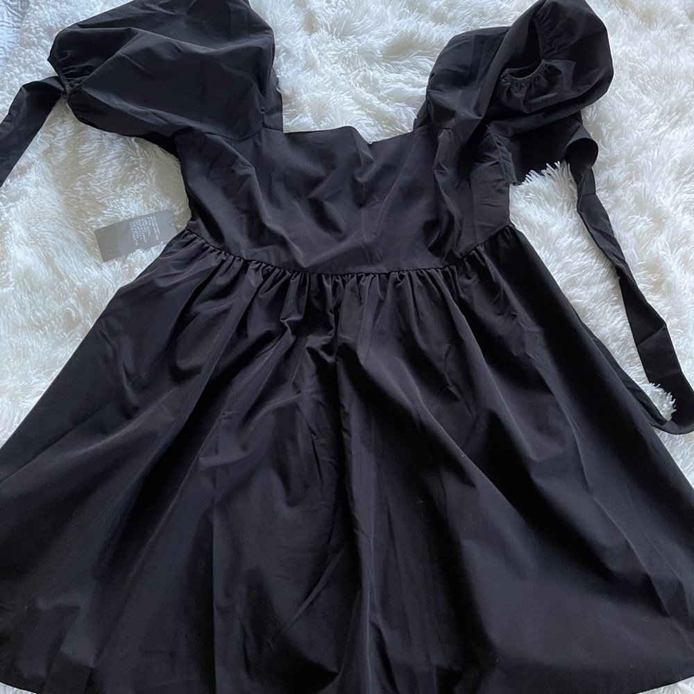 NWT H&M Black puff sleeved dress